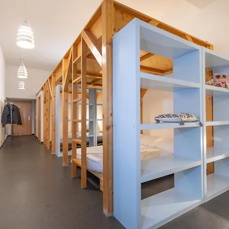 بيت خشبي Centre *