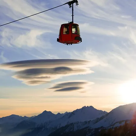 山林小屋 Centre *