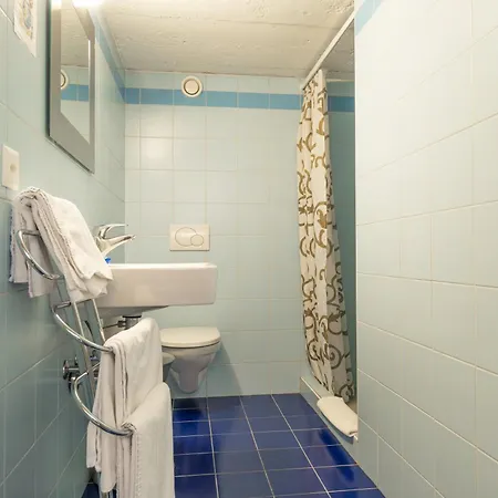 Centre * 克莱恩 蒙塔纳