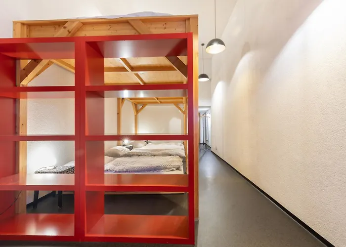 Centre 克莱恩 蒙塔纳