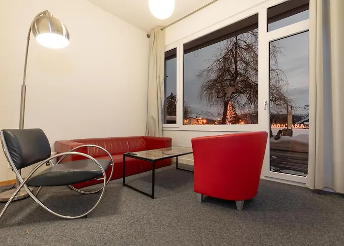 Centre بيت خشبي